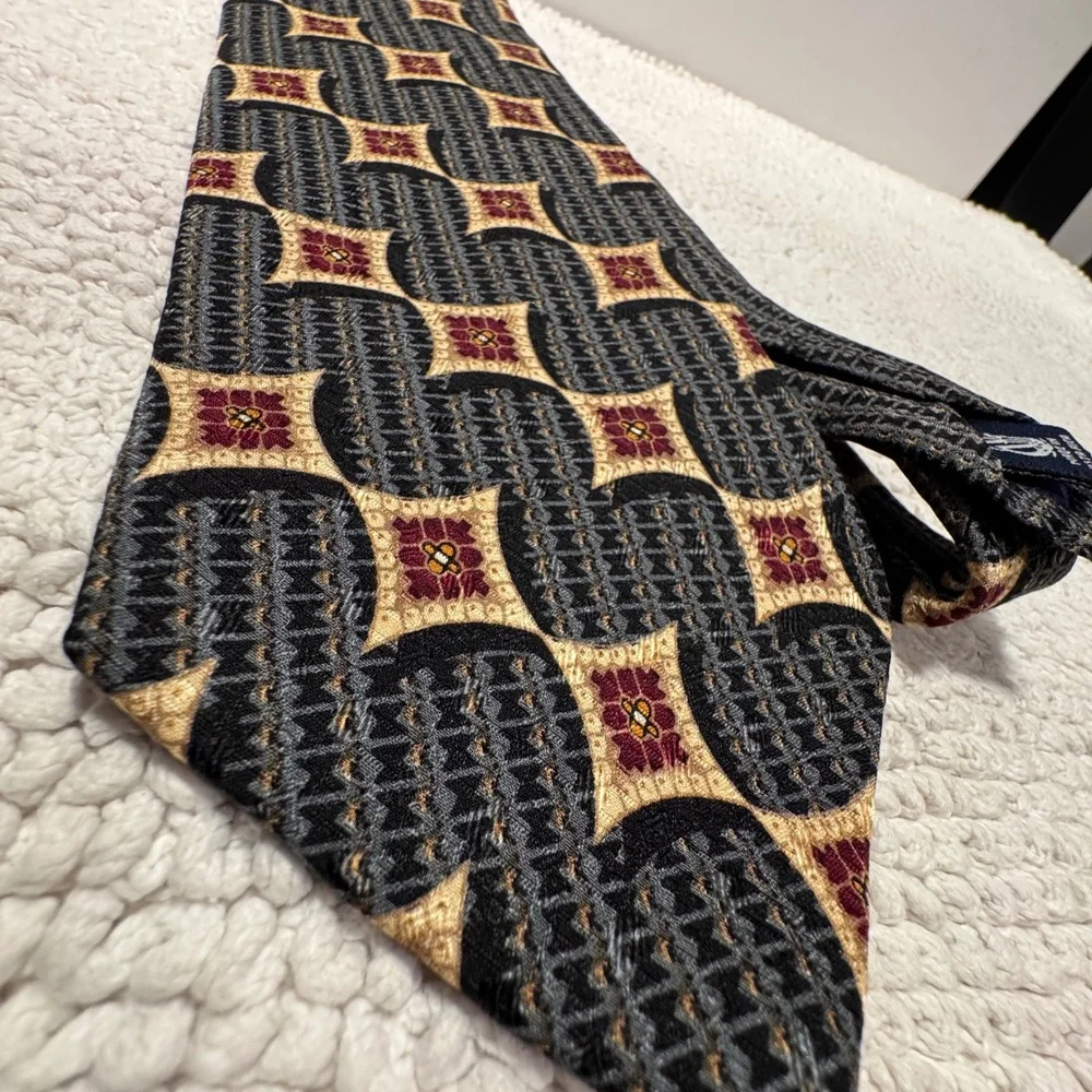Nautica Tie Gray Gold Geometric Medallion Silk Business Professional Classic
